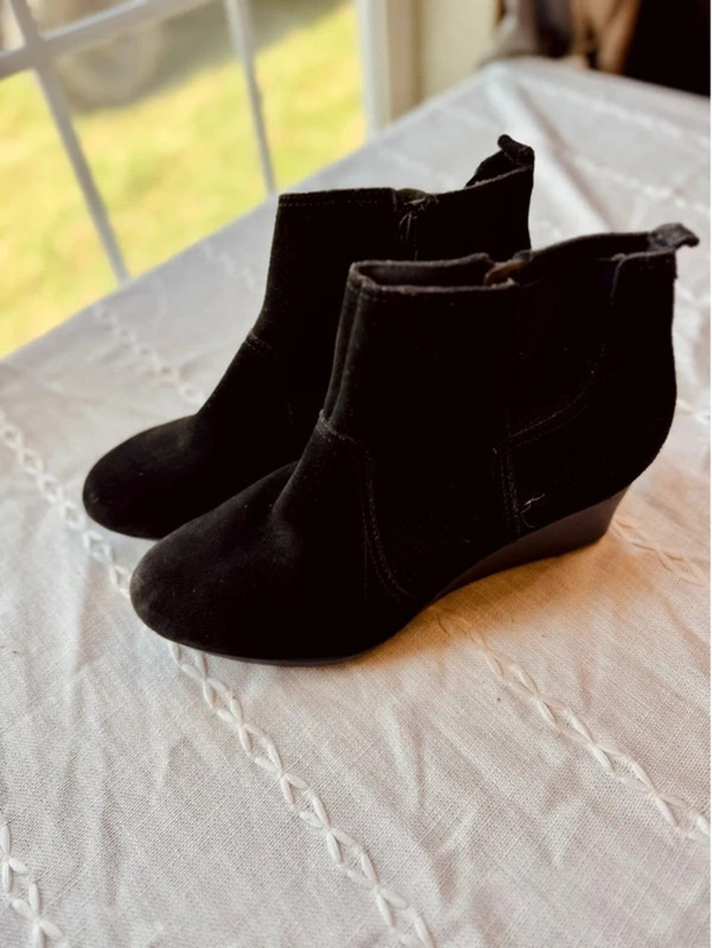 Women’s Clark’s wedge booties black size 10